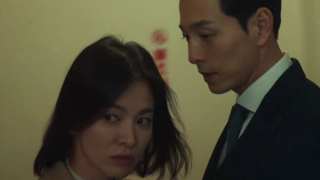Song Hye Kyo as Moon Dong-Eun, Jung Sung-Il as Ha Do-Young in The Glory 3