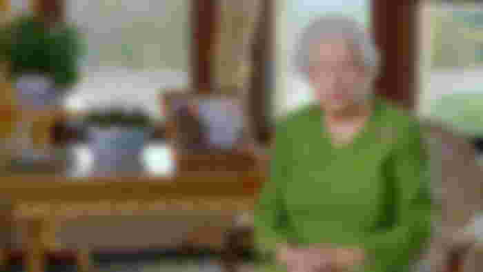 queen-elizabeth-fury-monarch-deeply-upset-with-prince-charles-after-racism-scandal-erupted-forced-to-do-damage-control