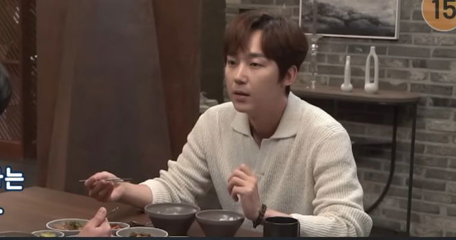 Shooting Stars Cast Members Excitedly Celebrate Yoon Jong Hoon's Birthday on Series' Set in New Behind-The-Scenes Clip