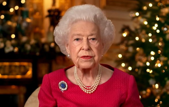 queen-elizabeth-shock-buckingham-palace-reportedly-missed-a-powerful-opportunity-by-not-releasing-monarchs-photo-with-lilibet-royal-commentator-claims