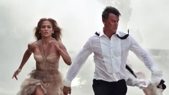 Jennifer Lopez as Darcy, Josh Duhamel as Tom in Shotgun Wedding