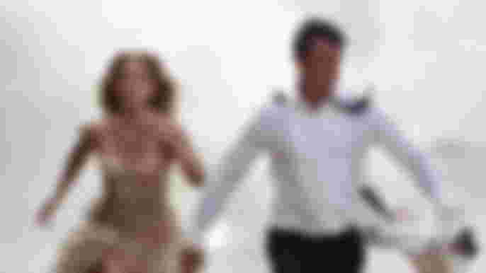 Jennifer Lopez as Darcy, Josh Duhamel as Tom in Shotgun Wedding