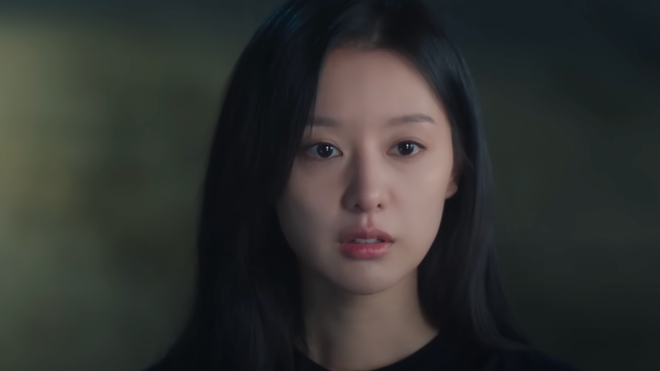 Hae-in drowning: Kim Ji-Won as Hong Hae-in in Queen of Tears