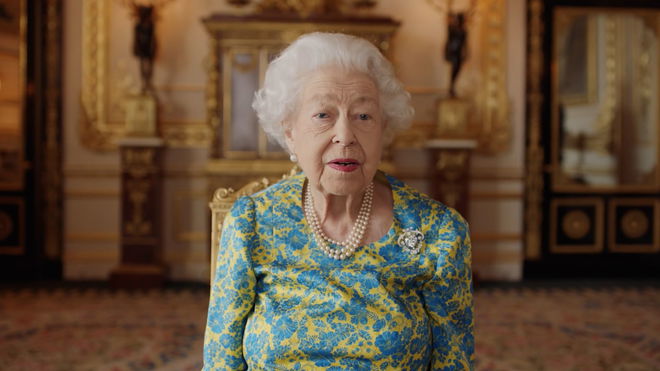 queen-elizabeth-fury-monarch-reportedly-fuming-at-prince-william-kate-middleton-for-defying-her-orders-not-to-ride-the-helicopter-together-royal-expert-claims