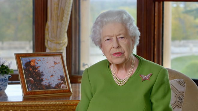 queen-elizabeth-hit-it-off-with-tom-cruise-late-monarch-reportedly-scheduled-to-have-lunch-with-the-mission-impossible-actor-before-she-passed-away