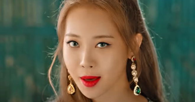 girls-day-yura-explains-how-she-built-her-forecasting-love-and-weather-character