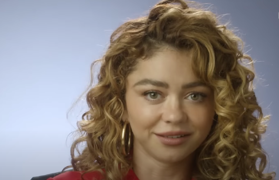 sarah-hyland-net-worth-how-rich-is-the-modern-family-star-today