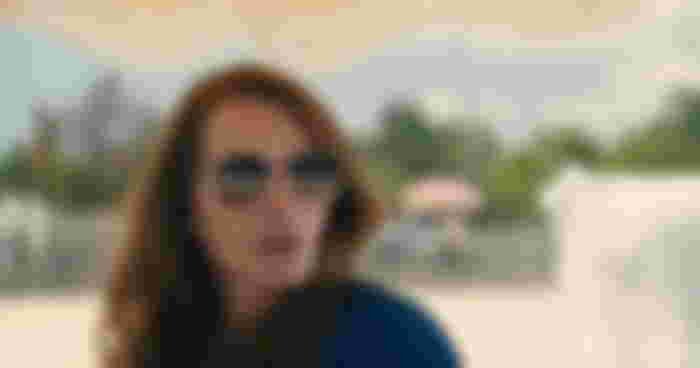 Leave the World Behind What was the Spanish woman saying: Julia Roberts as Amanda Sandford
