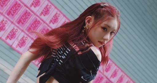 itzy-chaeryeong-emphasizes-skincare-is-top-beauty-priority