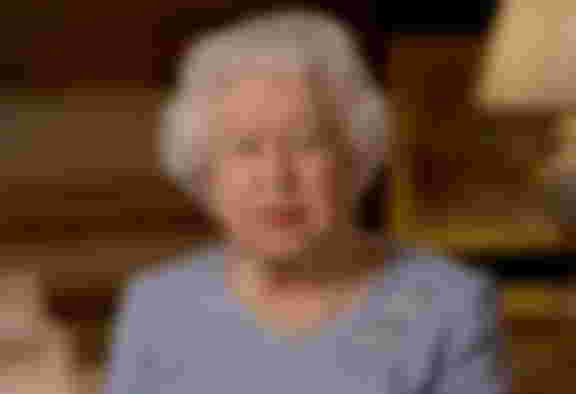 queen-elizabeth-shock-monarch-sparks-speculation-that-blue-could-be-bad-luck-since-she-wore-the-shade-to-princess-diana-sarah-fergusons-weddings