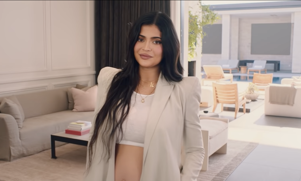 kylie-jenner-leaving-the-kardashians-because-of-kris-kendall-sister-reportedly-suspects-mom-leaking-stories-about-her-romance-with-travis-scott