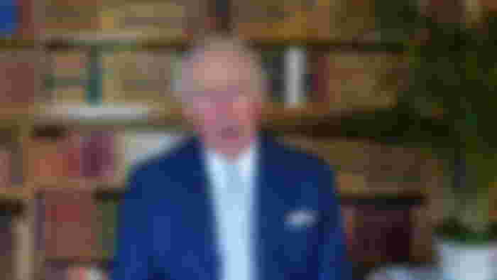 queen-elizabeth-fury-monarch-deeply-upset-with-prince-charles-after-racism-scandal-erupted-forced-to-do-damage-control