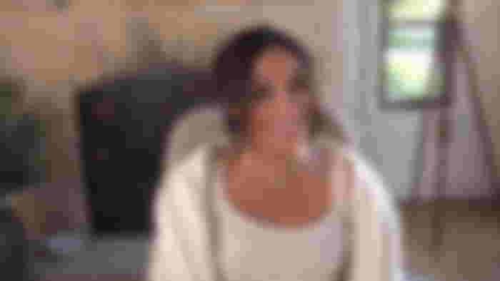 meghan-markle-ignores-text-messages-emails-from-friends-to-ensure-there-wouldnt-be-any-leaks-about-queen-elizabeths-death-prince-harrys-wife-allegedly-saving-it-for-her-podcast