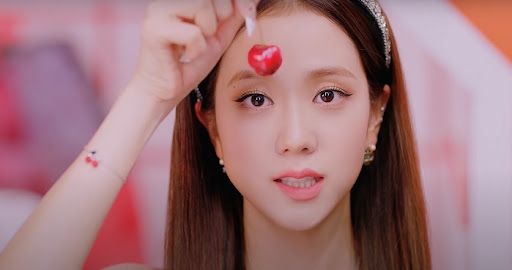 blackpink-jisoo-skincare-2022-how-she-resolves-her-skin-issues