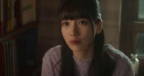 Bae Suzy as Lee Doo-Na in Doona!