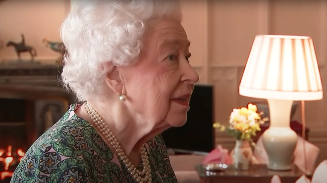 queen-elizabeth-heartbreak-prince-charles-mom-should-retire-by-now-british-monarch-appeared-to-be-in-pain-during-a-meeting-following-covid-19-scare