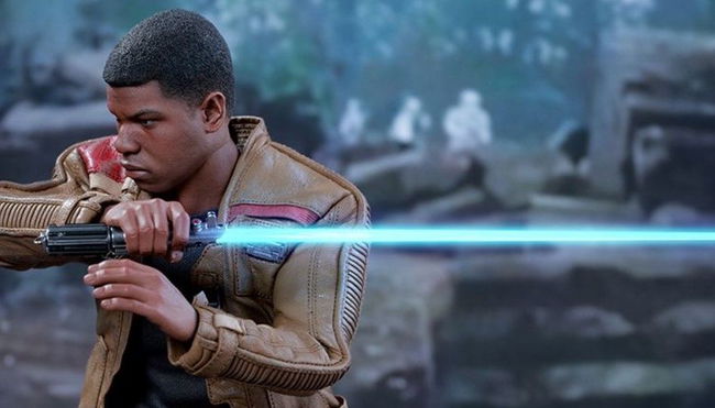 Star Wars Episode IX: John Boyega Messes Around with Hot Toys' Finn