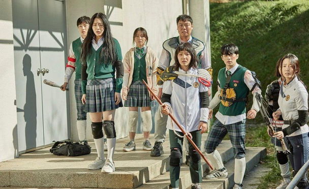 10 Smartest Things the Teens of All of Us Are Dead Did to Survive Zombies