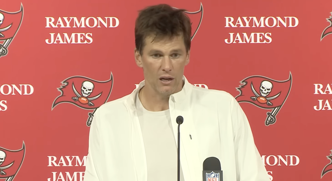 nfl-star-tom-brady-honors-gisele-bundchen-request-for-space-amid-divorce-rumors-athlete-reportedly-also-trying-to-prove-hell-do-whatever-it-takes-to-save-their-marriage