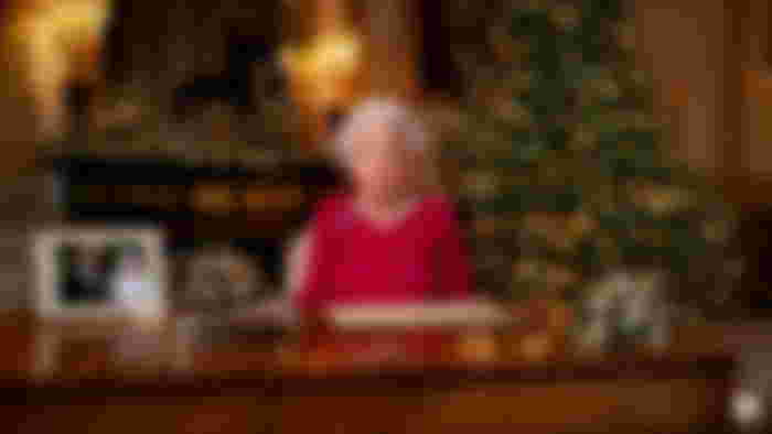 what-happens-to-queen-elizabeths-jewelry-collection-after-her-death