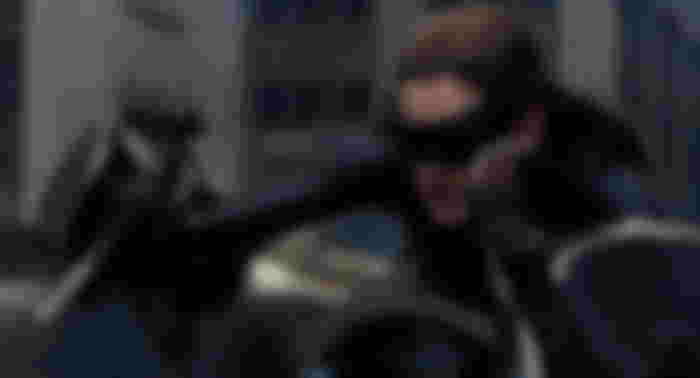 Dark Knight Director Christopher Nolan Won’t Allow Chairs on Set