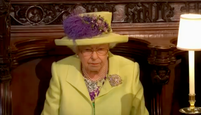 queen-elizabeth-shock-palace-reportedly-afraid-of-meghan-markle-prince-harry-so-aides-offer-olive-branch