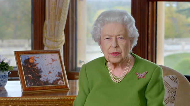 queen-elizabeth-banned-prince-william-prince-harry-princess-beatrice-from-doing-this-late-monarch-reportedly-asked-her-grandkids-to-teach-her-how-to-use-her-mobile-phone