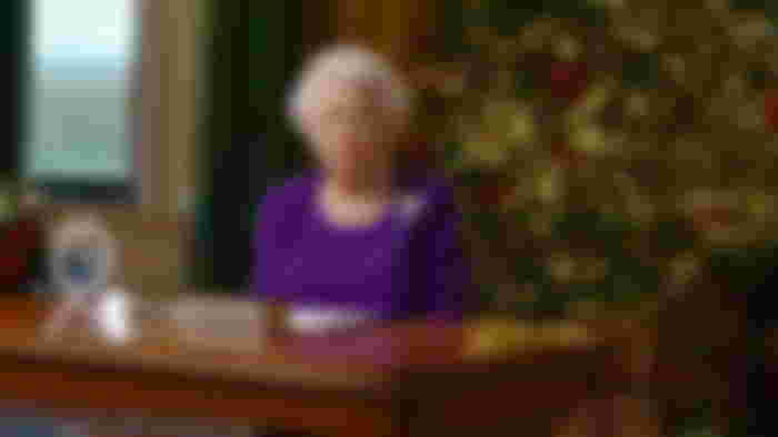 Image from Queen Elizabeth Shock: Monarch Reportedly Suffered A Mini Stroke, Has Leukemia? Palace Aides Found Her Looking Tired, Disoriented