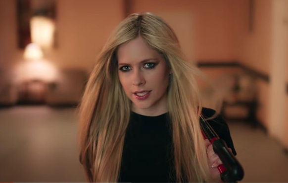 avril-lavigne-net-worth-what-made-the-canadian-singer-one-of-the-wealthiest-pop-rock-stars