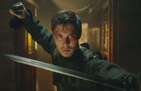 Titans: Lewis Tan Batman Rumors Finally Debunked