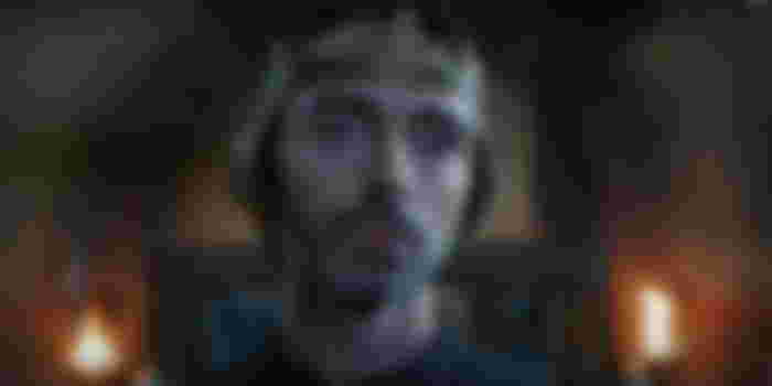 King Alfred wearing his crown