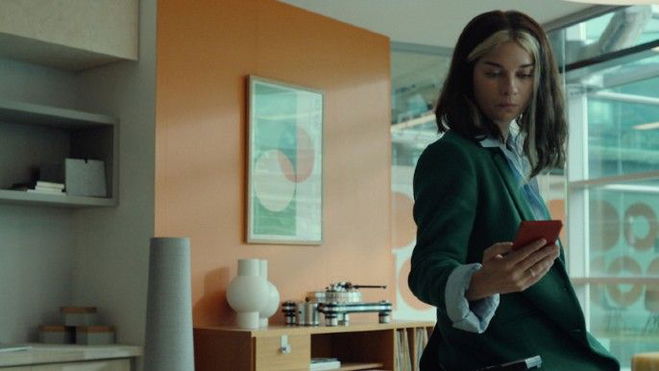 Annie Murphy as Joan in Black Mirror Season 6 Joan is Awful