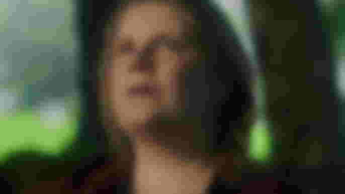 Fate: the winx saga season 2 eliot salt as terra harvey looking up in confusion