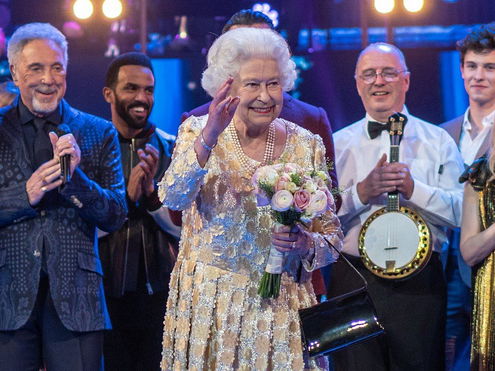 queen-elizabeth-heartbreak-royal-unlikely-to-see-prince-harry-and-meghan-markle-daughter-this-christmas-her-majesty-will-reportedly-spend-holidays-in-sandingham-with-her-extended-family