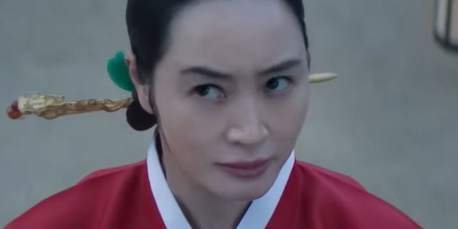the-queens-umbrella-spoiler-and-updates-kim-hye-soo-is-both-a-charismatic-queen-and-admirable-mother-in-new-tvn-kdrama