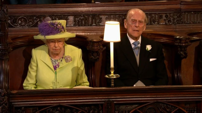 queen-elizabeth-found-solace-from-2-men-after-prince-philips-cheating-scandal-surfaced-her-majesty-reportedly-developed-a-special-friendship-with-lord-carnarvon-richard-burton
