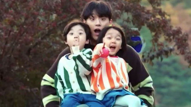 Ki So Yu as Lee Ye Jin, Park Da On as Lee Seo Jin, Lee Do Hyun as Choi Kang Ho in The Good Bad Mother
