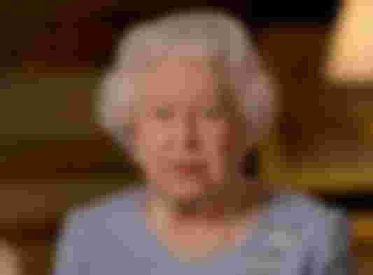 queen-elizabeth-died-due-to-the-covid-19-vaccine-other-conspiracy-theory-claimed-meghan-markle-wore-a-shirt-with-the-queen-is-dead-statement-proven-to-be-false