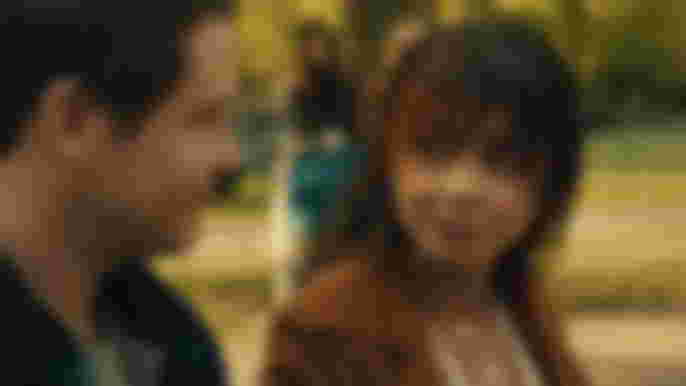 Adam DeVine as Bumper Allen, Sarah Hyland as Heidi in Pitch Perfect: Bumper in Berlin