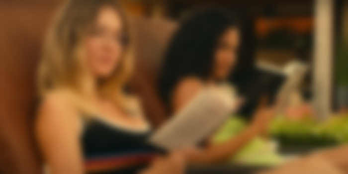 Sydney Sweeney and Brittany O'Grady in The White Lotus