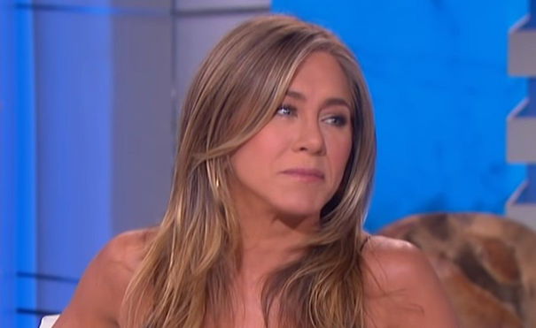 jennifer-aniston-shock-brad-pitts-ex-wife-allegedly-interested-in-harry-styles-could-meet-up-with-former-one-direction-singer-soon