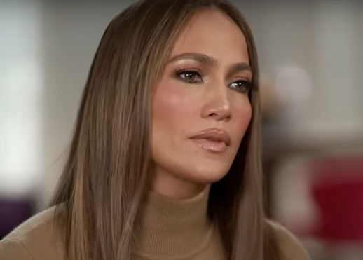 ben-affleck-jennifer-lopez-packed-on-the-pda-outside-dunkin-donuts-days-after-batman-actor-reunited-with-his-ex-wife-jennifer-garner