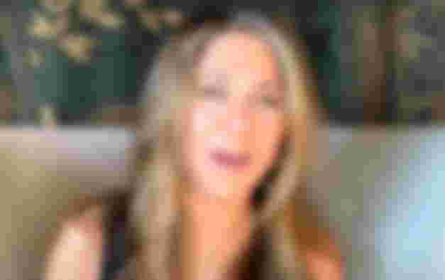 jennifer-aniston-brad-pitt-found-love-at-the-same-time-friends-star-allegedly-dating-jon-hamm-while-her-ex-husband-is-linked-to-emily-ratajkowski