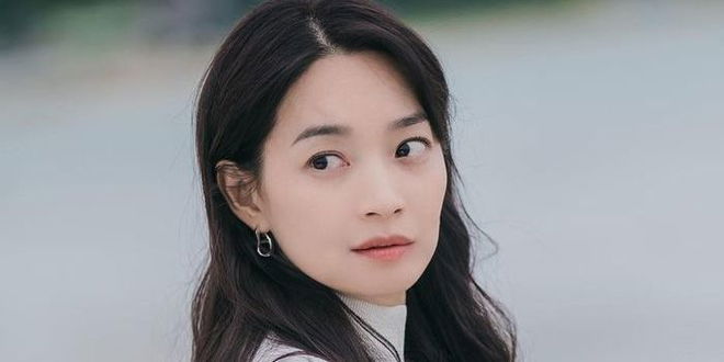 Hometown Cha-Cha-Cha Stars Shin Min Ah, Kim Seon Ho Tease An Unusual Romance In New Trailer And Preview Photos