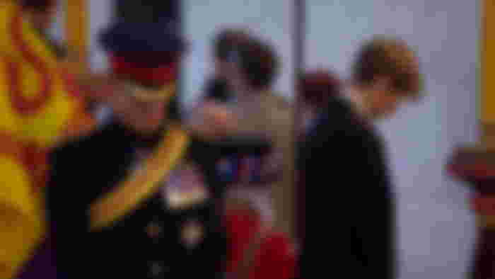 prince-harry-helped-queen-elizabeth-record-hilarious-voicemail-message-after-she-got-her-first-mobile-phone-duke-of-sussexs-humor-was-reportedly-aligned-with-his-grandmother