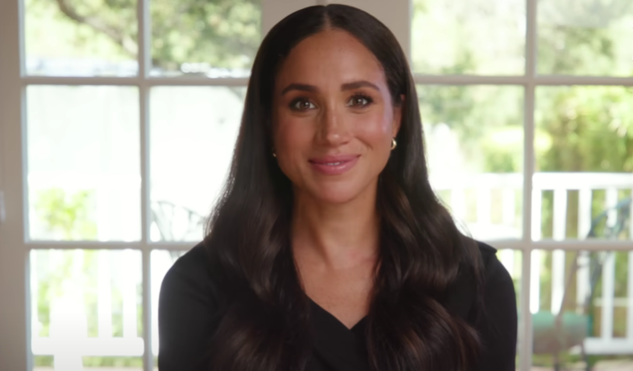how-meghan-markle-keeps-her-naturally-curly-hair-straight