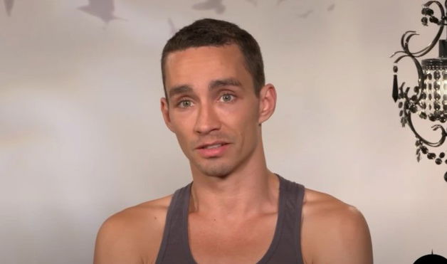 robert-sheehan-net-worth-get-to-know-more-about-the-umbrella-academy-star