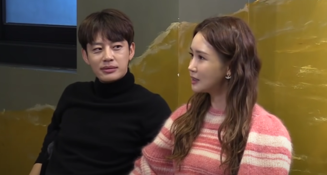 se7en-and-lee-da-hae-wedding-photos-with-yg-family-members-give-fans-major-nostalgia