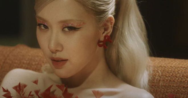 blackpink-rose-speaks-candidly-about-future-stage-performance-her-solo-song-covers