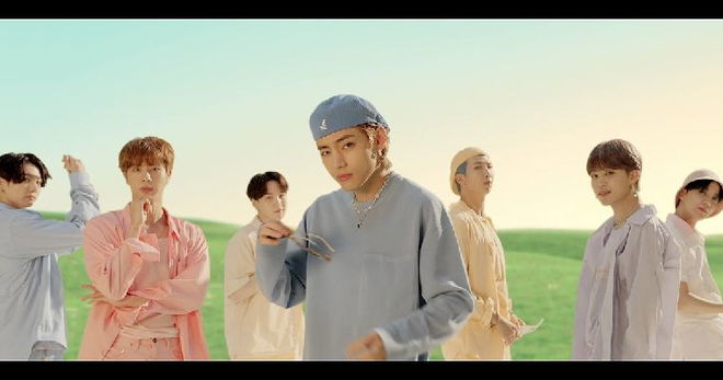 bts-officially-rakes-new-record-on-spotify-after-receiving-a-plaque-for-hitting-billion-streams